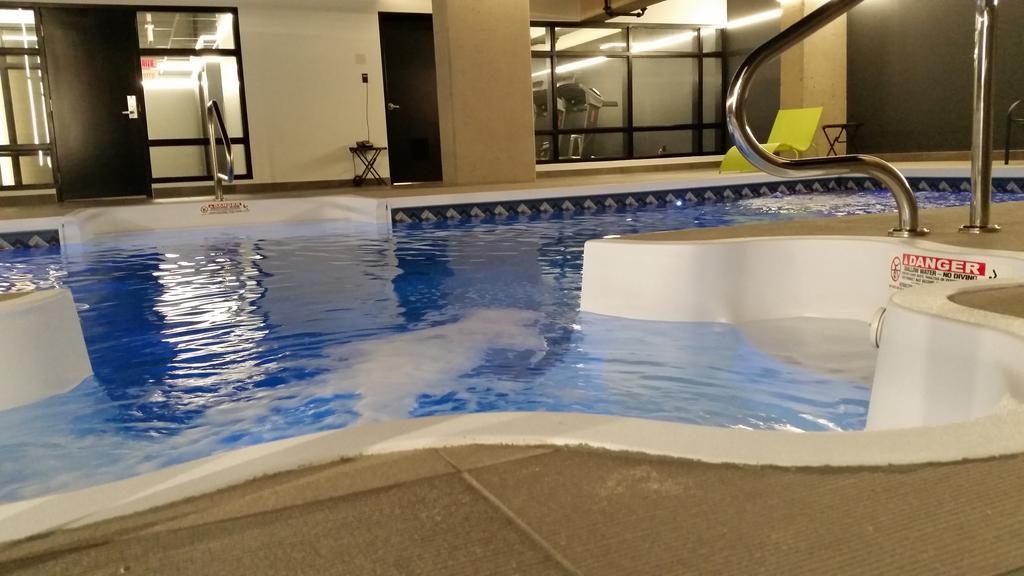 Grand Times Hotel Drummondville Eksteriør bilde