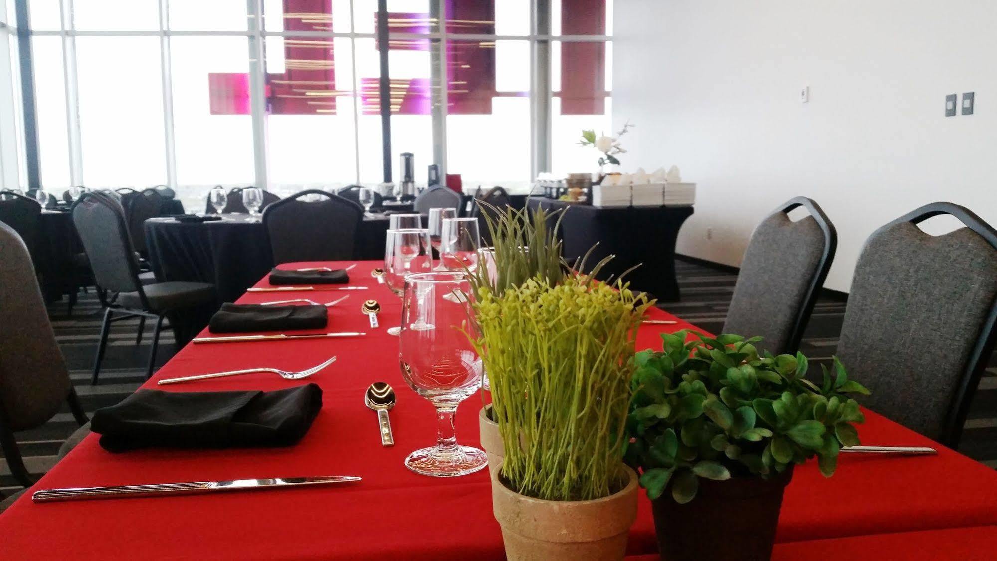 Grand Times Hotel Drummondville Eksteriør bilde